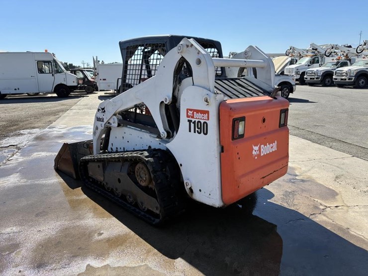 2011-bobcat-t190-image-4