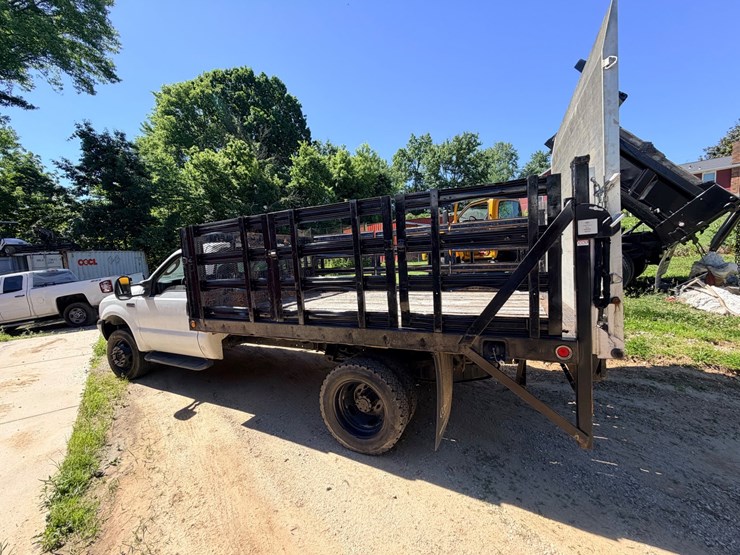 2003-ford-f550-image-3