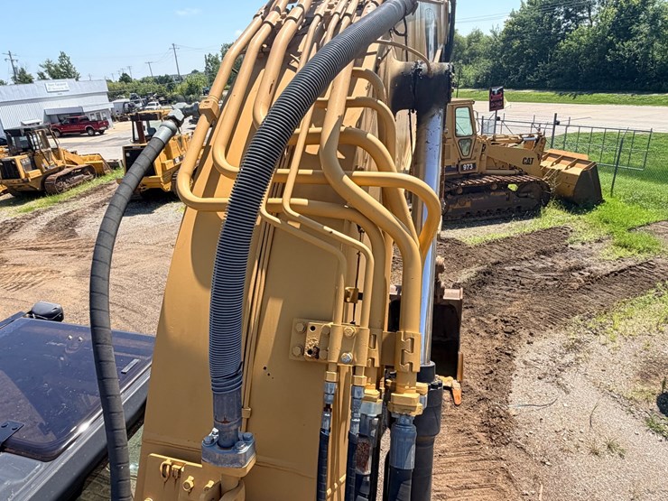 2010-caterpillar-328d-image-161