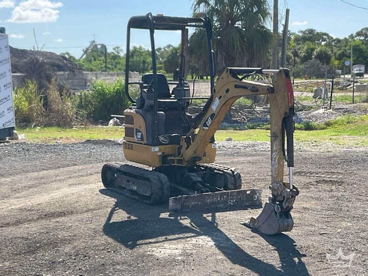 2014-caterpillar-301.7d-cr-image-2