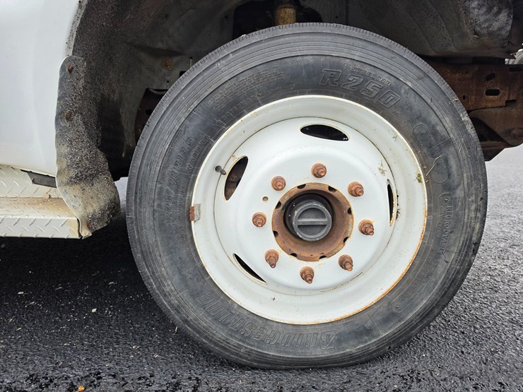 2000-ford-f550-image-31