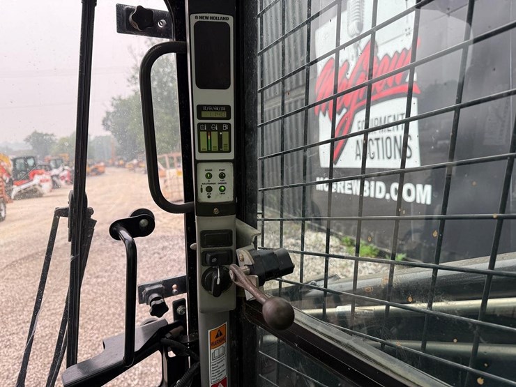 2019-new-holland-c232-image-22