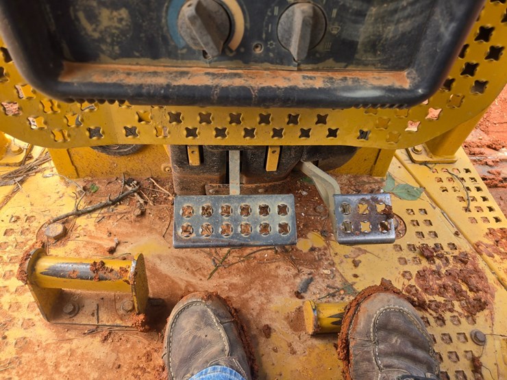 2005-caterpillar-d5n-xl-image-32