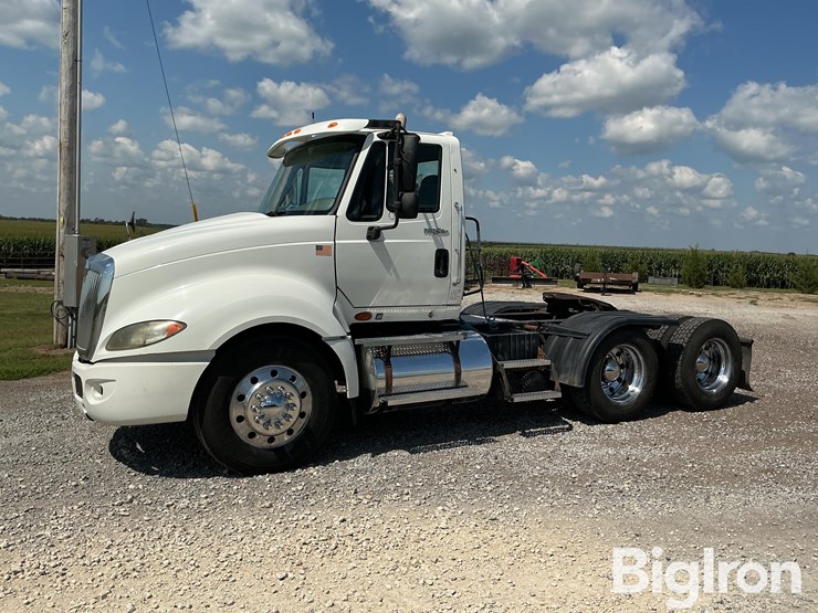 2011-international-prostar-image-1