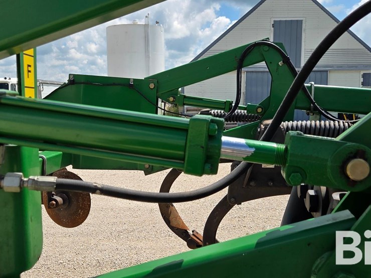2010-john-deere-2700-image-18