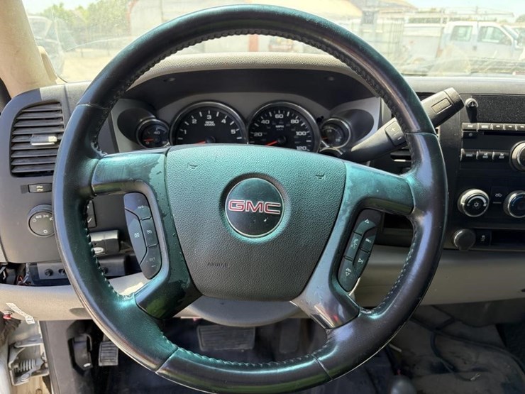 2012-gmc-sierra-2500-image-18