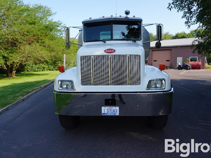 2004-peterbilt-330-image-2