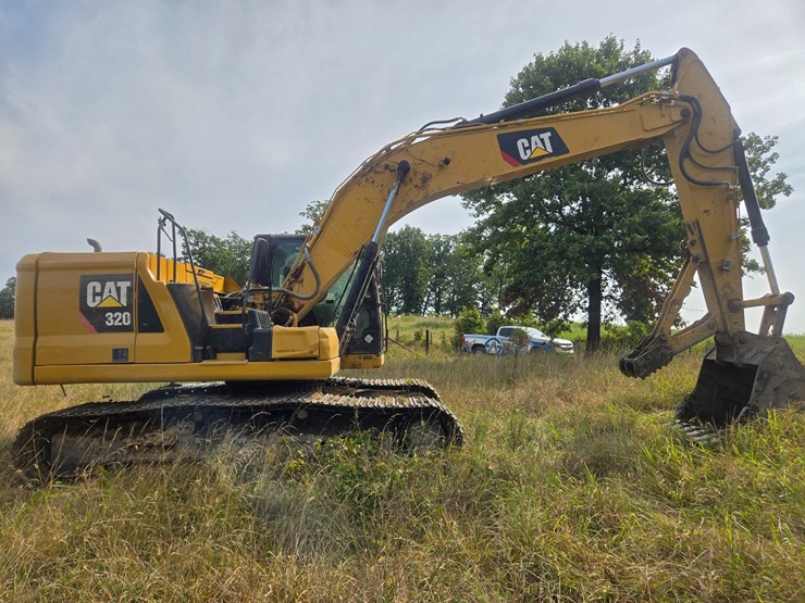 2019-caterpillar-320-image-17