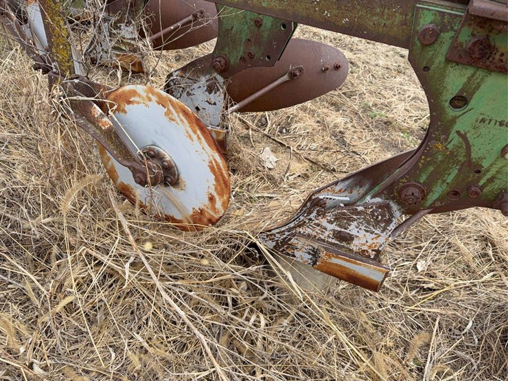 john-deere-pull-type-five-bottom-plow-image-25