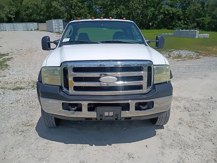 2007-ford-f550-image-15