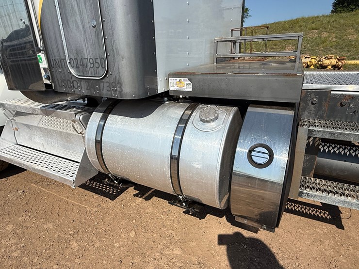2014-kenworth-t800-image-9