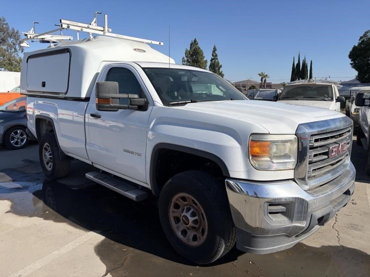 2015-gmc-sierra-3500hd-image-2