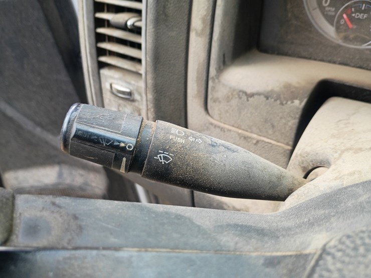 2014-dodge-3500-image-41