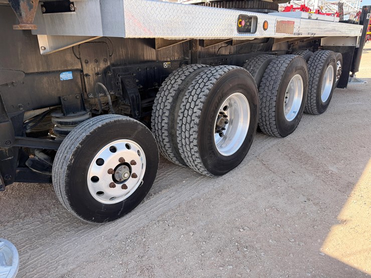 2015-peterbilt-367-image-11