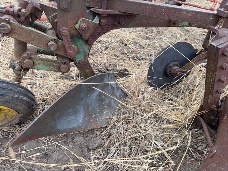 john-deere-pull-type-three-bottom-plow.-image-16
