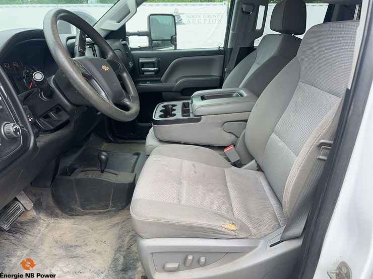 2015-chevrolet-silverado-3500hd-image-22