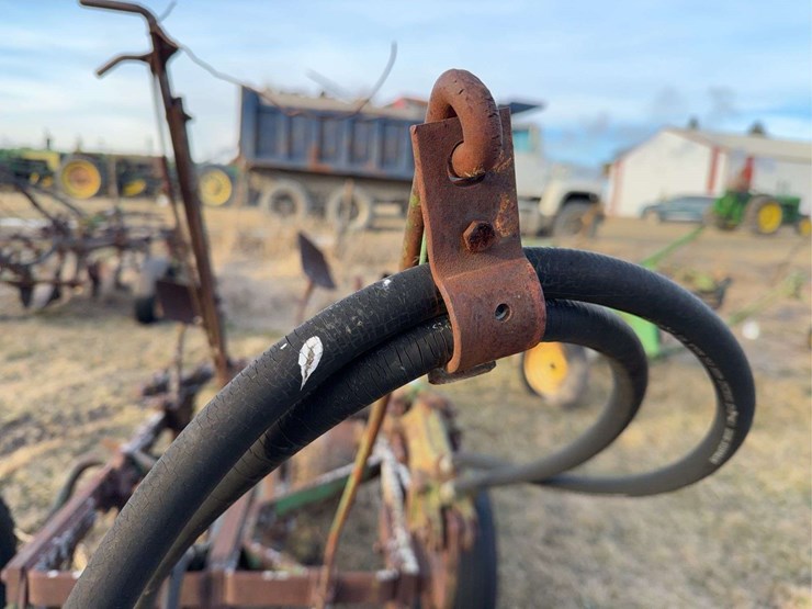 john-deere-pull-type-three-bottom-plow-image-13