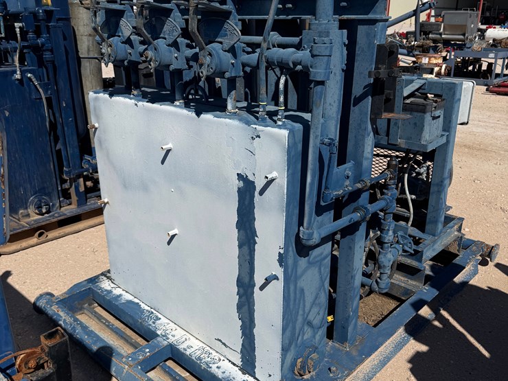 caterpillar-550-image-3