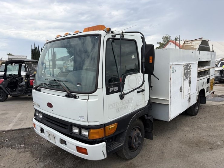 2002-hino-fb1817-image-1