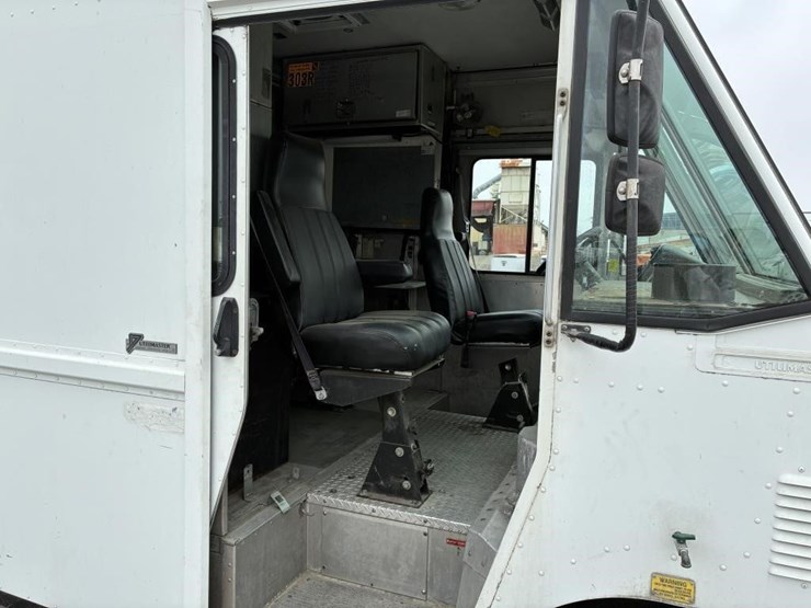 2002-workhorse-p42-image-16