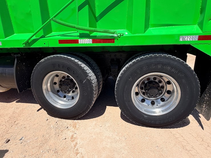1996-peterbilt-379-image-8