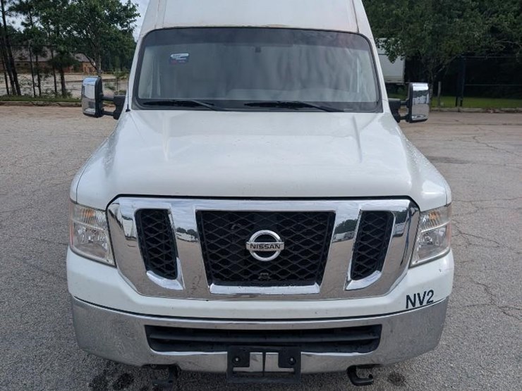 2013-nissan-nv3500-image-12