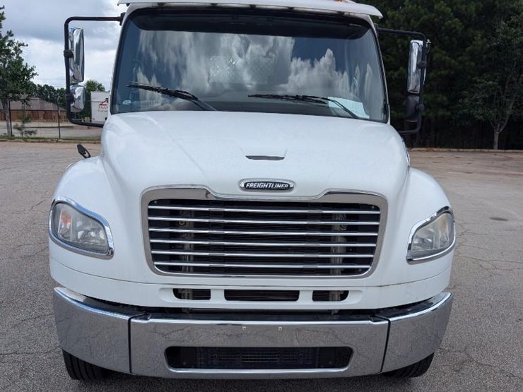 2012-freightliner-m2-stakebed-truck-image-4