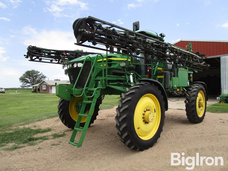 2013-john-deere-4830-image-1