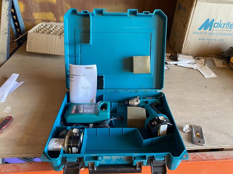#3409-•-makita-impact-driver-with-battery-and-charger-image-3