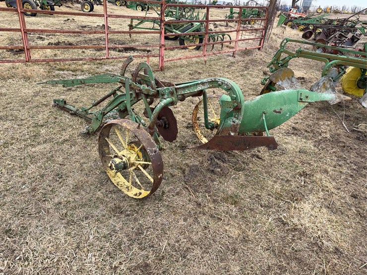 john-deere-pull-type-one-bottom-plow-image-3
