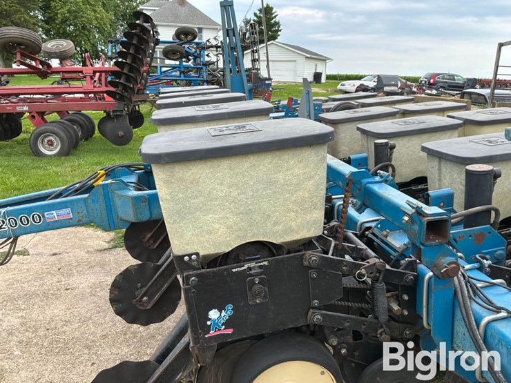 2000-kinze-2000-image-17