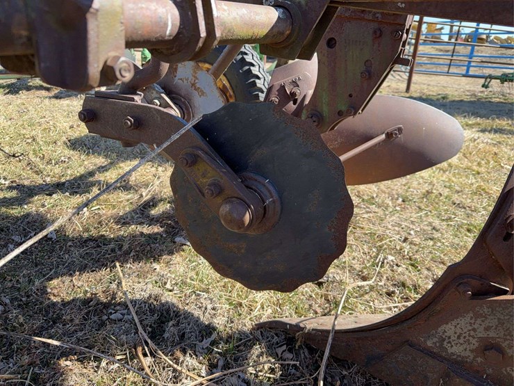 john-deere-pull-type-three-bottom-plow-image-30