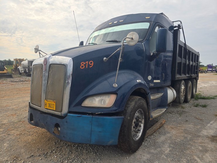 2011-kenworth-t700-image-2