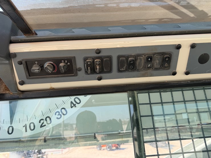 2014-peterbilt-367-image-13