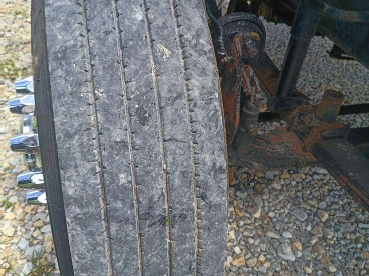 2008-freightliner-m2-106-image-85