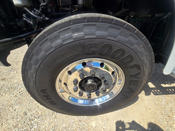 2005-sterling-l9500-image-85
