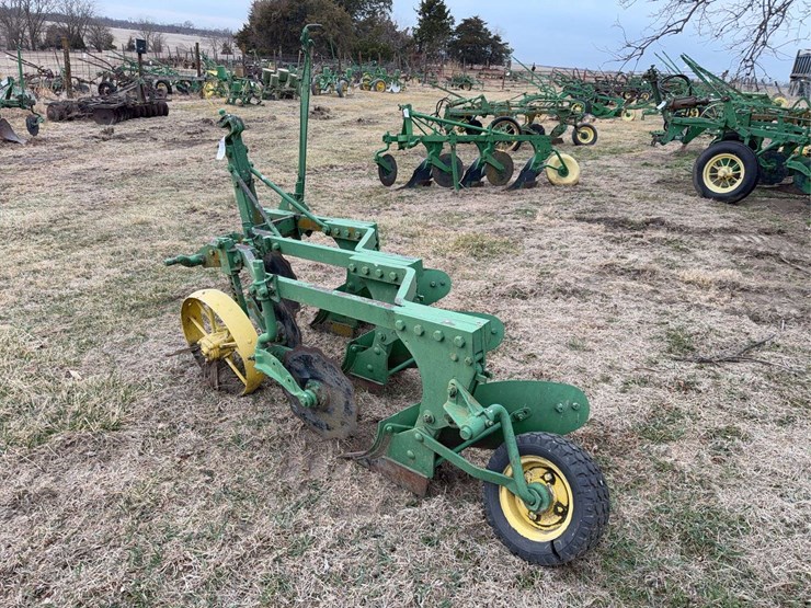 john-deere-three-point-three-bottom-plow-image-3