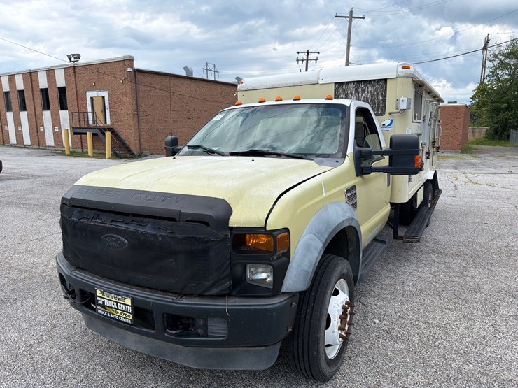 2010-ford-f550-image-1