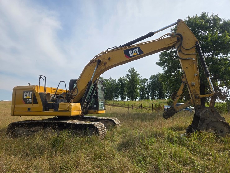 2019-caterpillar-320-image-18