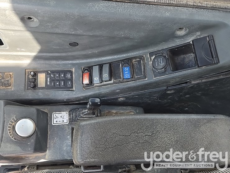 2015-hyundai-80cr-9a-image-58