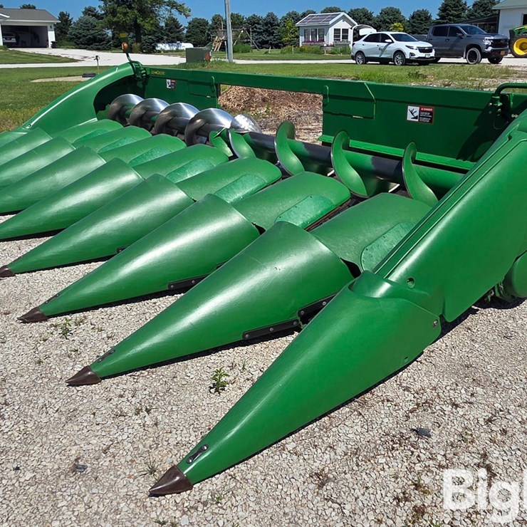 2010 JOHN DEERE 608C