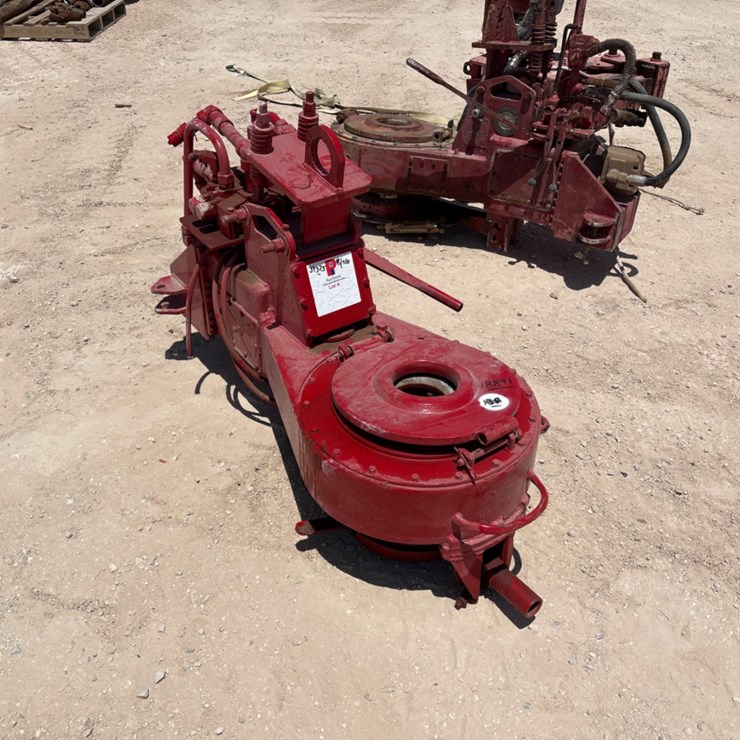 Foster 58-93R hydraulic tubing tong