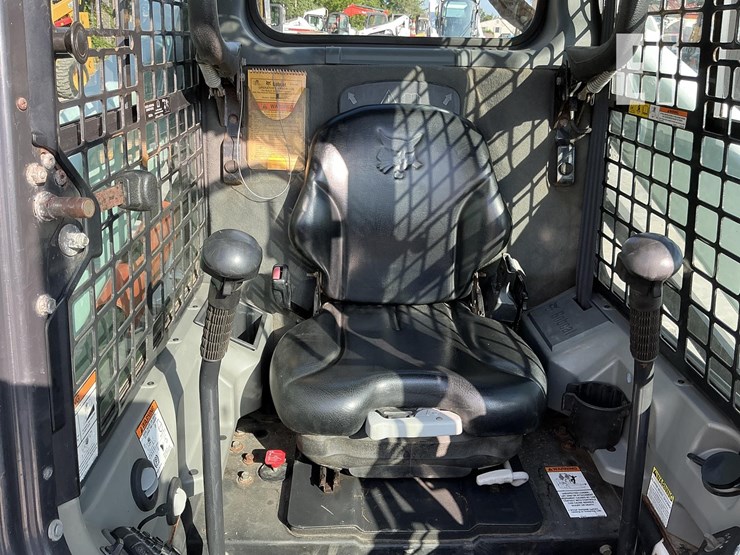 2013-bobcat-s570-image-12