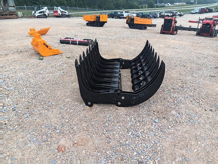 #l75-044-•-future-curved-wood-grabber-skid-steer-attachment-image-1