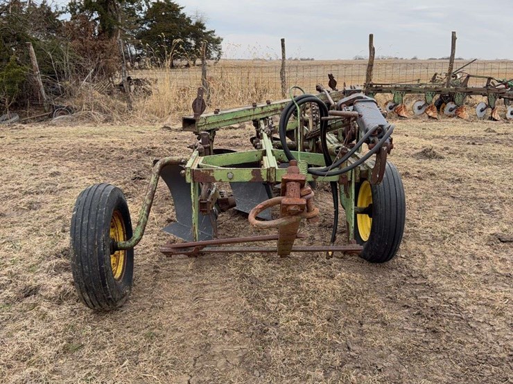 john-deere-pull-type-four-bottom-plow-image-8