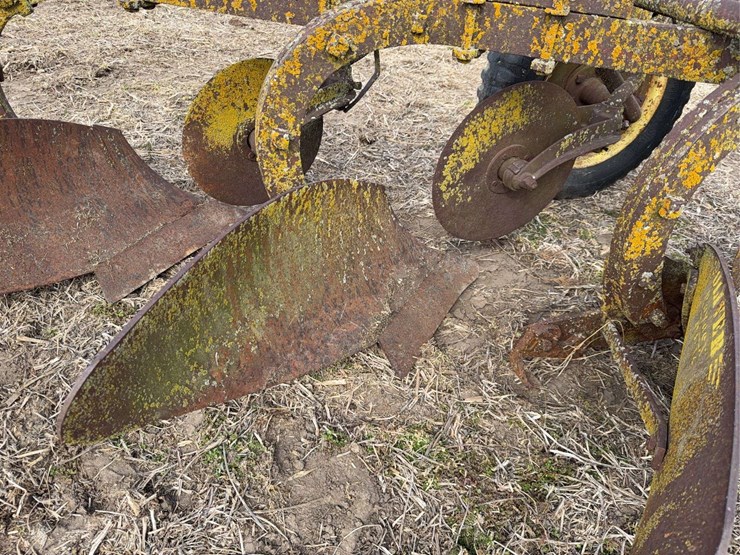 oliver-pull-type-three-bottom-plow-image-15