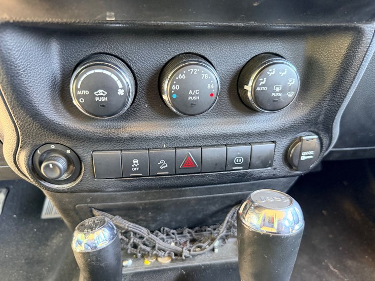 2011-jeep-wrangler-image-42