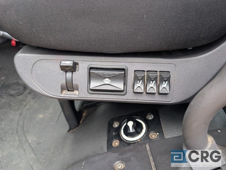 2018-freightliner-m2-stakebed-truck-image-9