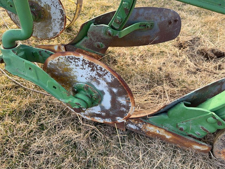 john-deere-pull-type-two-bottom-plow-image-19