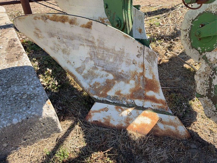 john-deere-three-point-two-bottom-plow-image-7